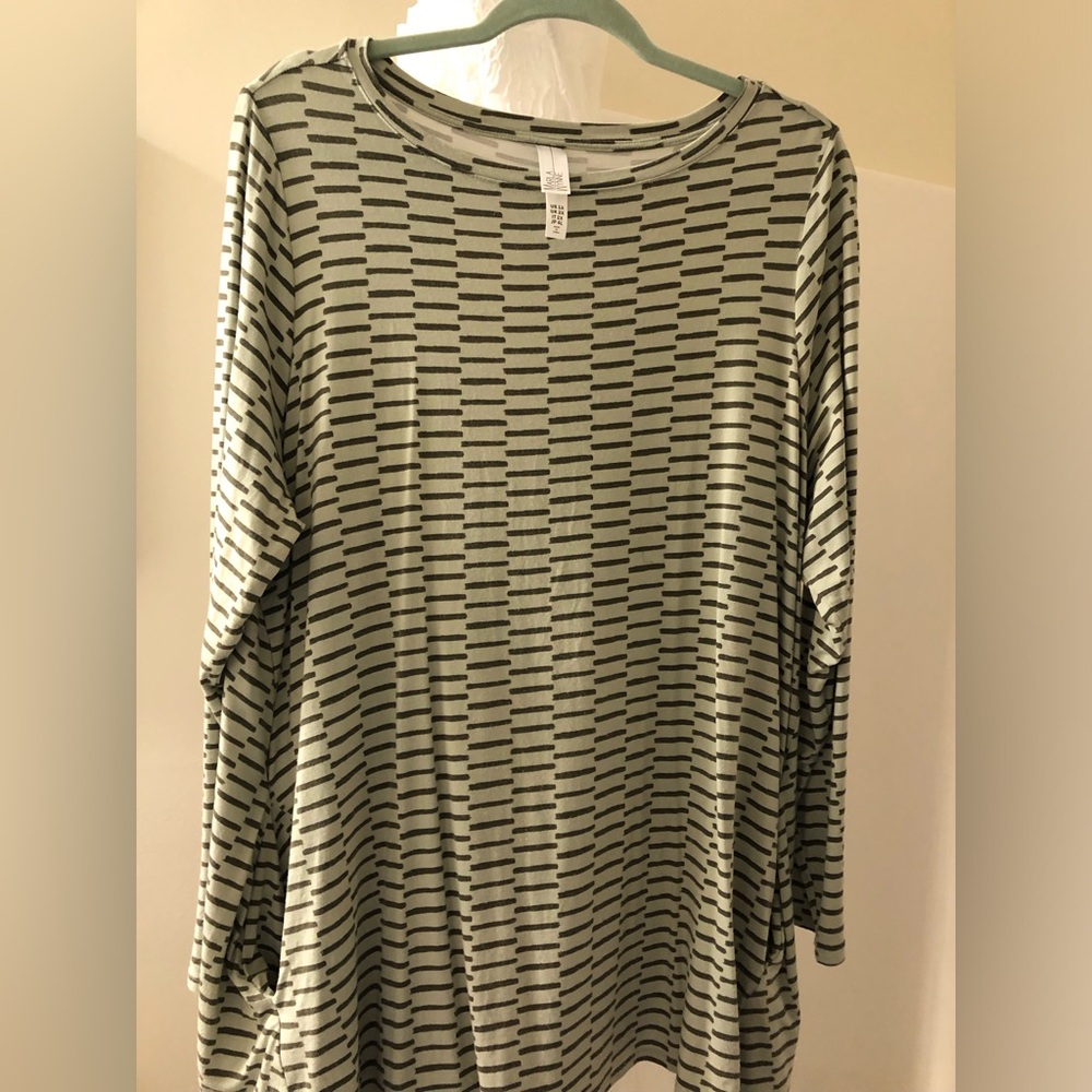 Marla Wynne size 1X Light Green Striped Long-Sleeve Women's Tunic Top Pockets